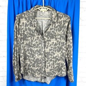 🔥2/$10 |•CLOTH & STONE•| Animal Print Convertible Long Sleeve Button-Down Sz L